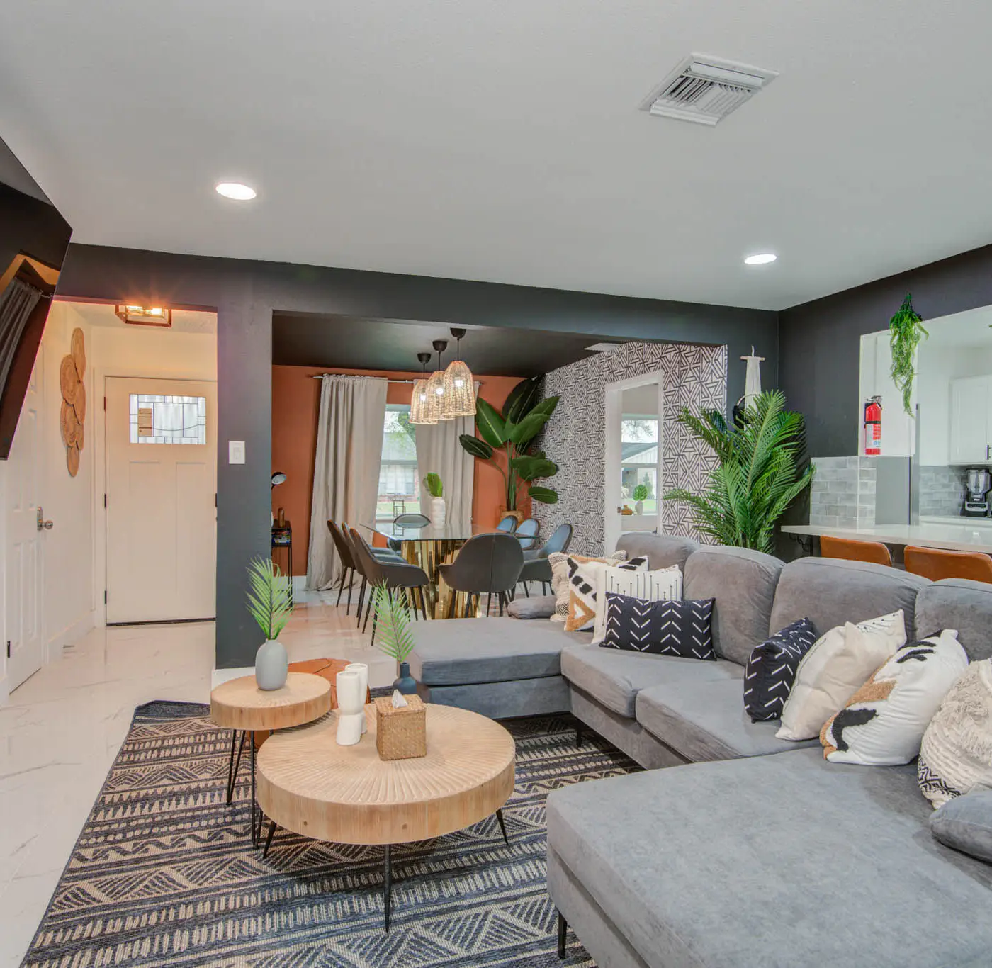 Spring Branch Getaway Feat 5BD, Pool, Hot tub