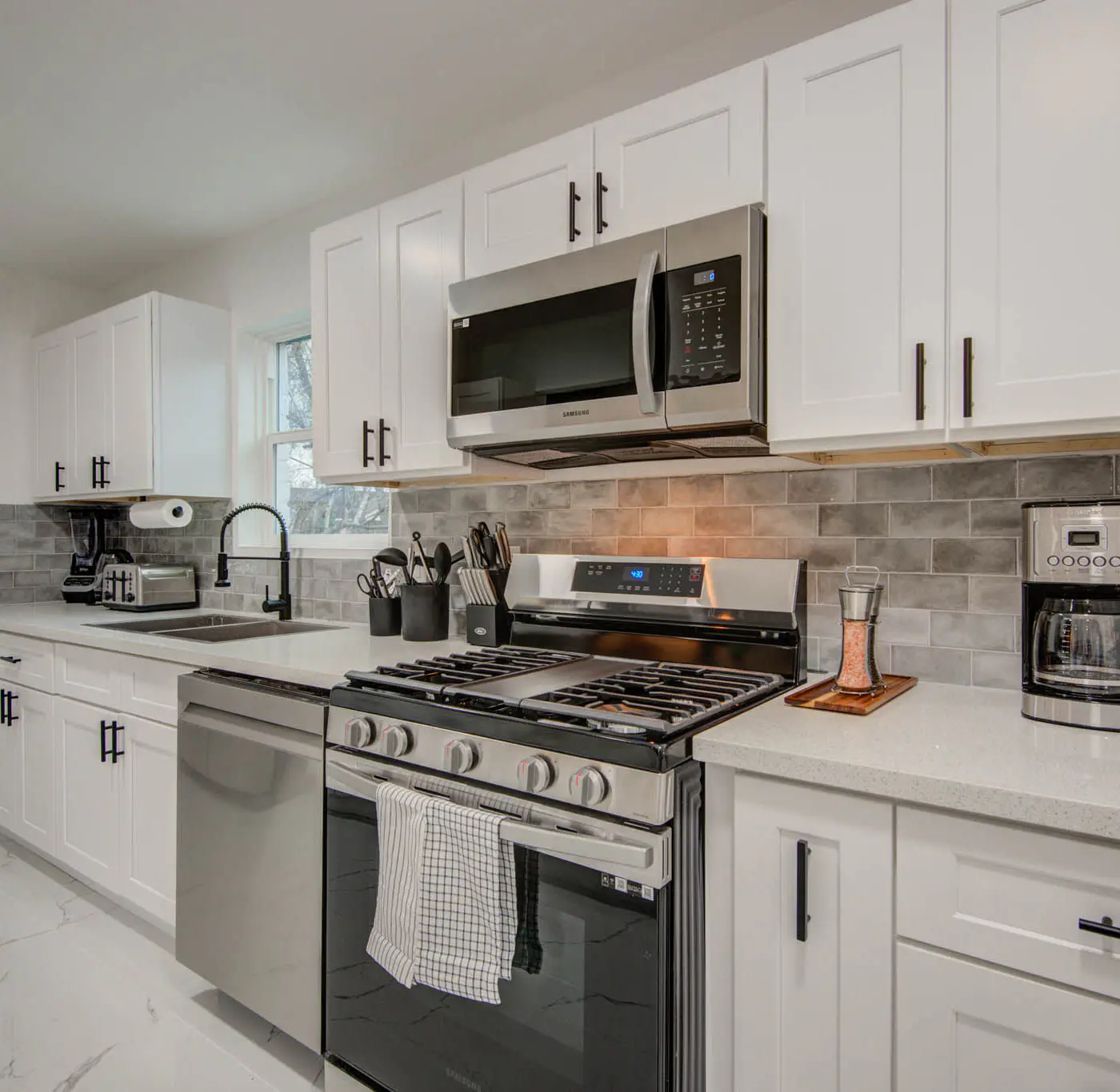 Spring Branch Getaway Feat 5BD, Pool, Hot tub