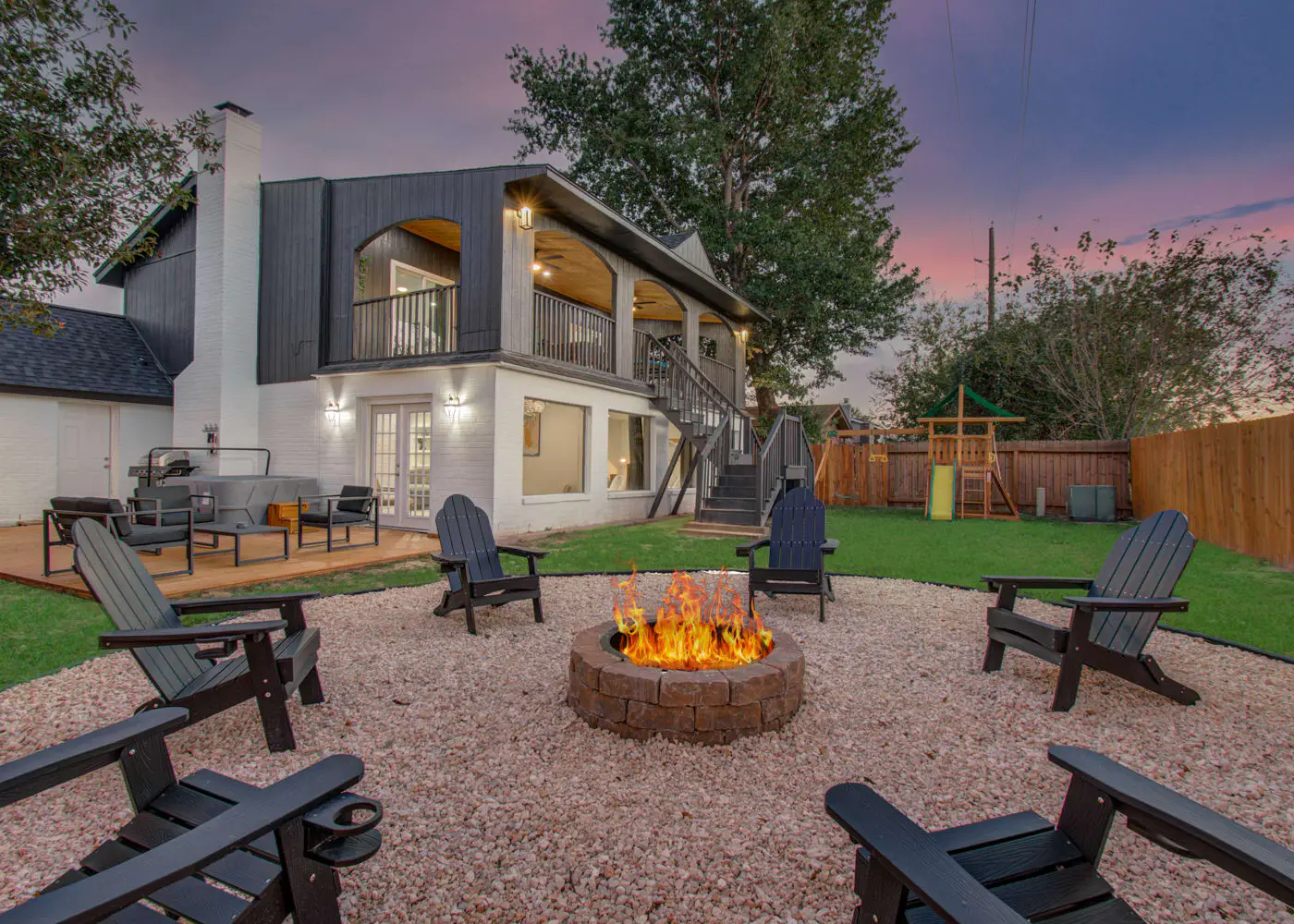 Stunning Modern Dream Home, 5-BD, Sleeps 14