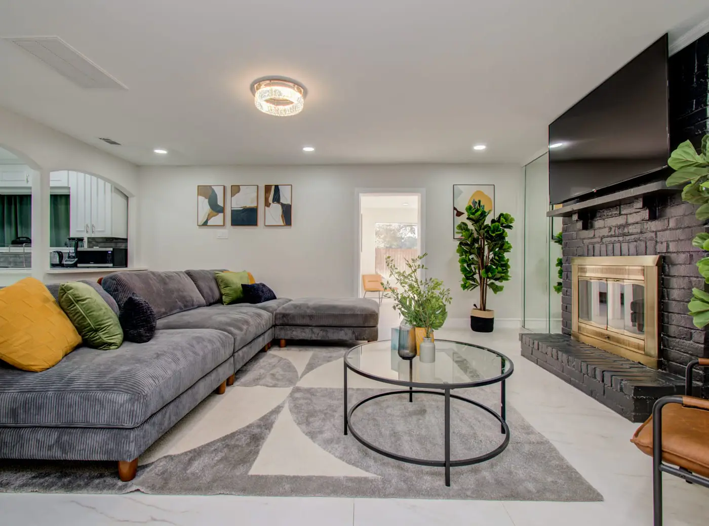 Stunning Modern Dream Home, 5-BD, Sleeps 14