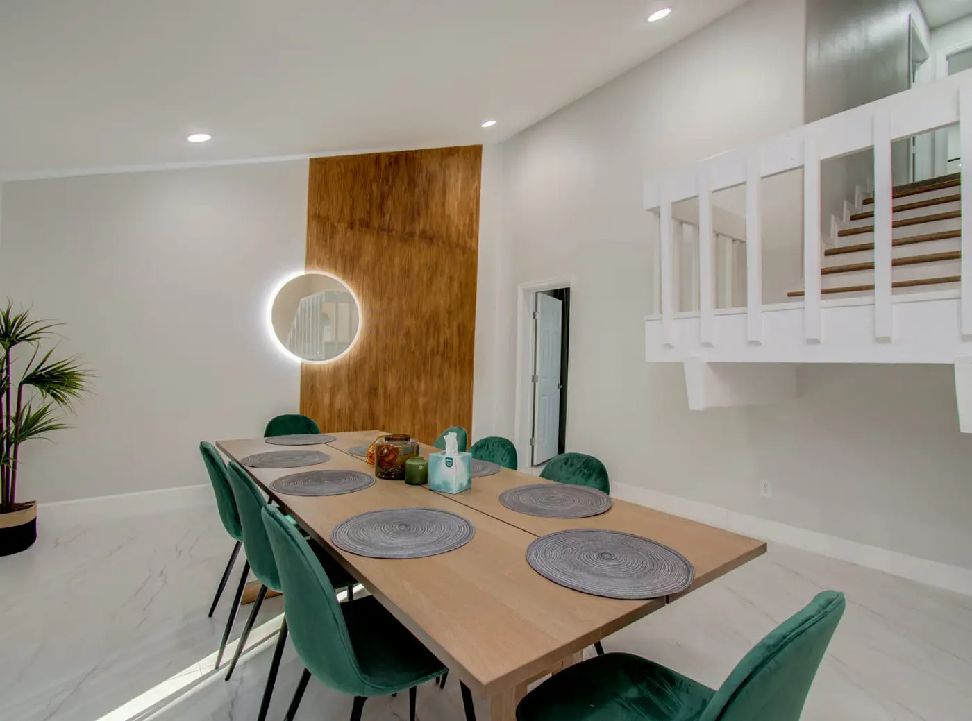 Stunning Modern Dream Home, 5-BD, Sleeps 14