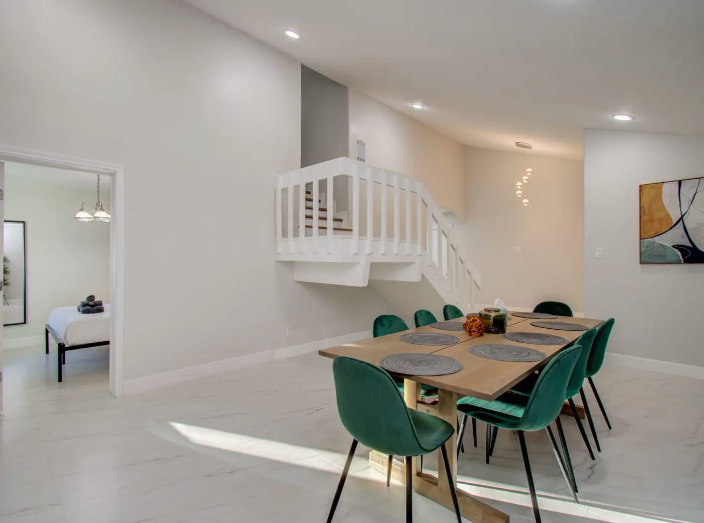 Stunning Modern Dream Home, 5-BD, Sleeps 14