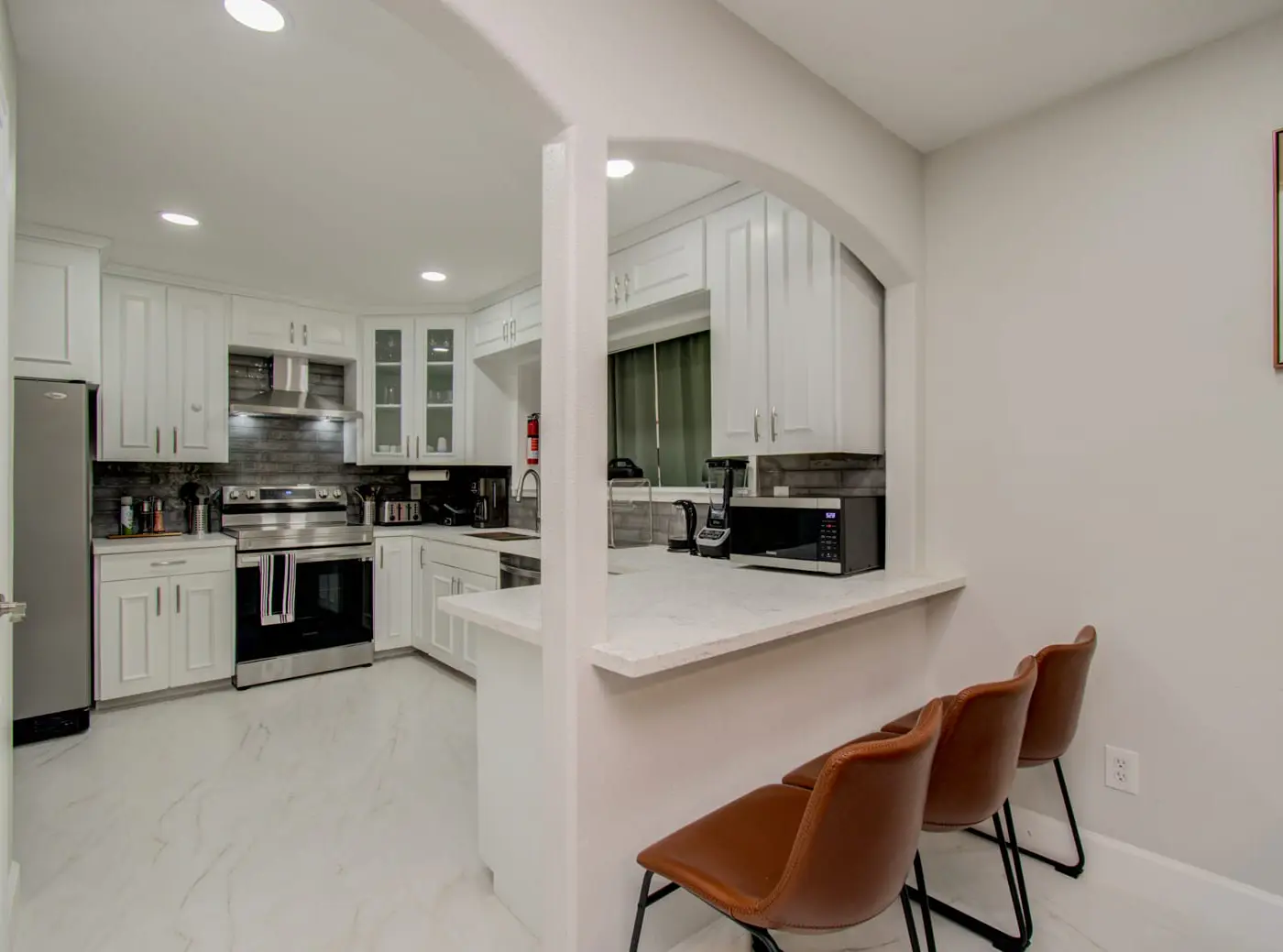 Stunning Modern Dream Home, 5-BD, Sleeps 14