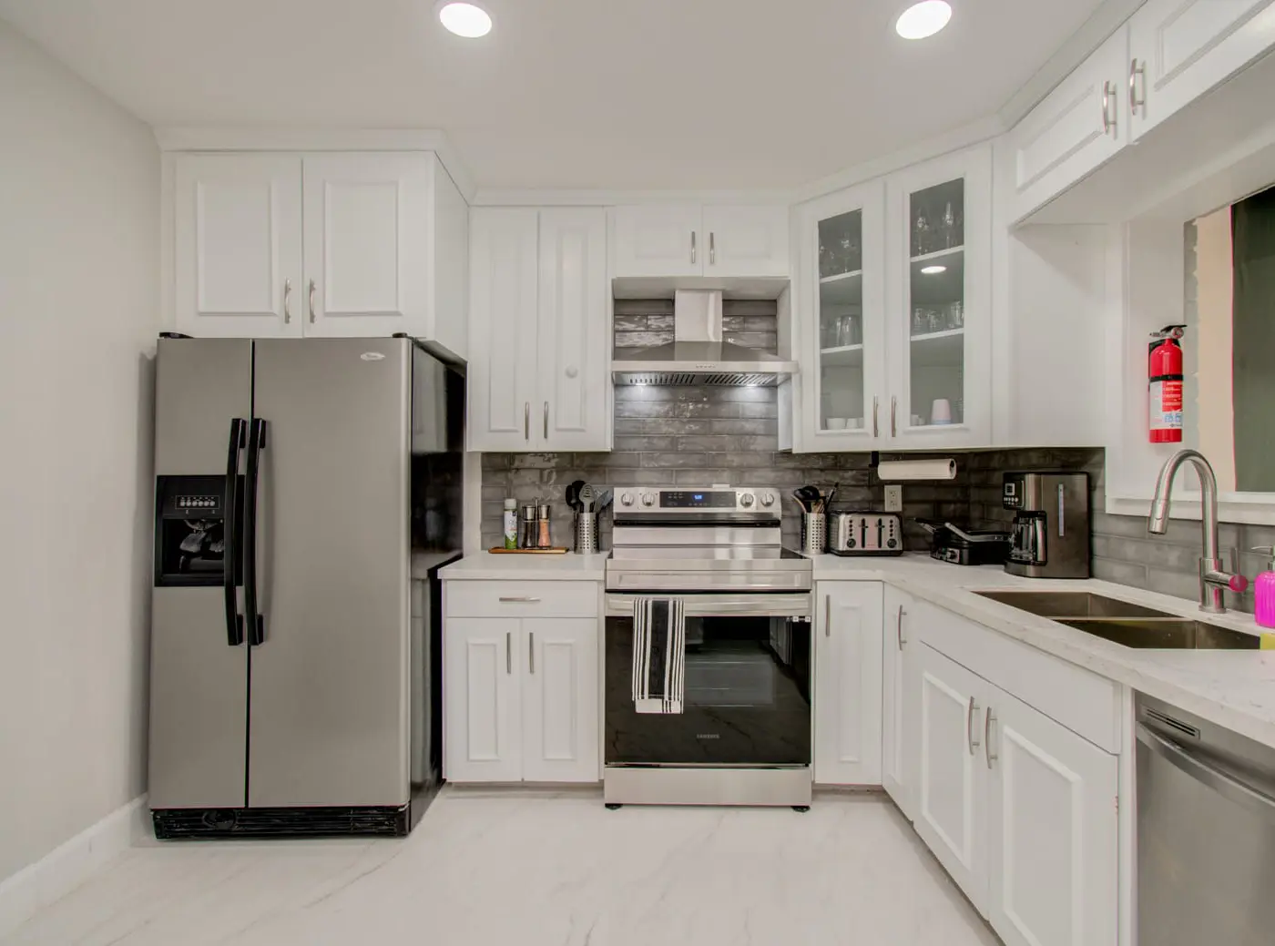 Stunning Modern Dream Home, 5-BD, Sleeps 14