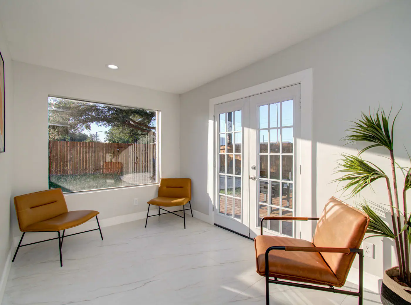 Stunning Modern Dream Home, 5-BD, Sleeps 14