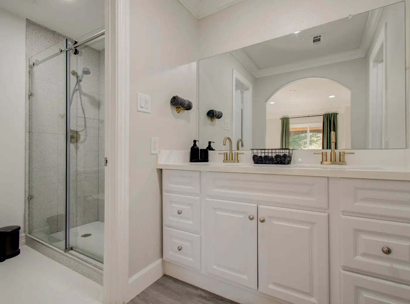 Stunning Modern Dream Home, 5-BD, Sleeps 14