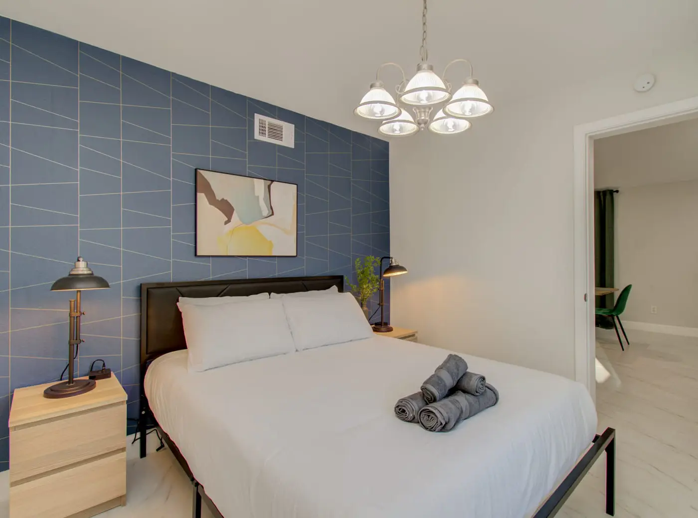 Stunning Modern Dream Home, 5-BD, Sleeps 14