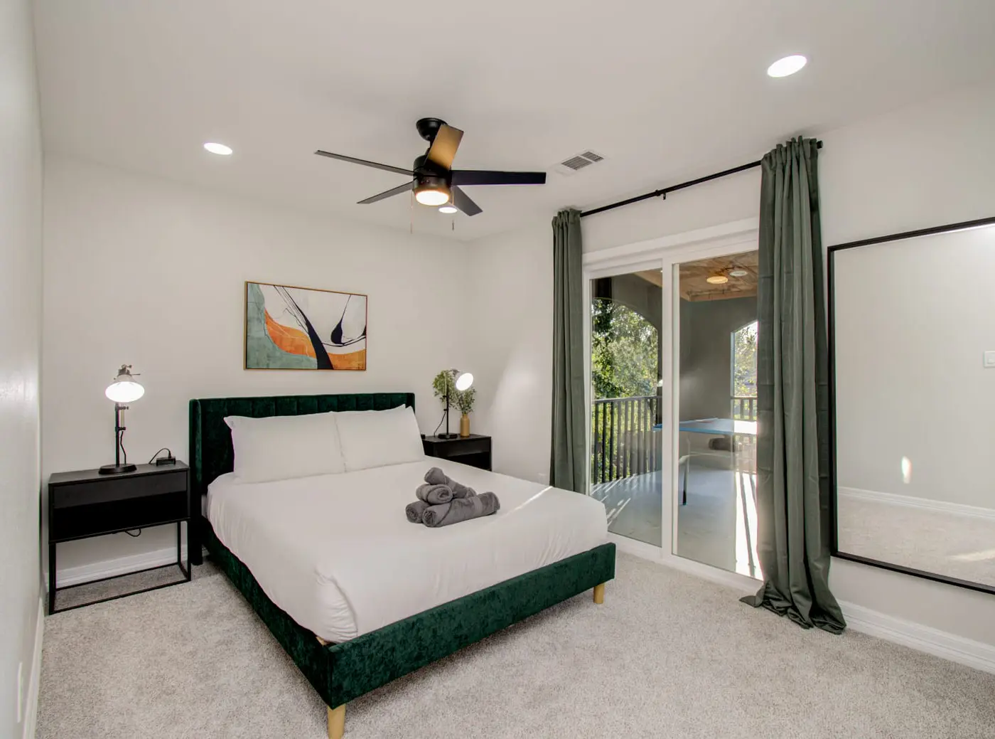 Stunning Modern Dream Home, 5-BD, Sleeps 14