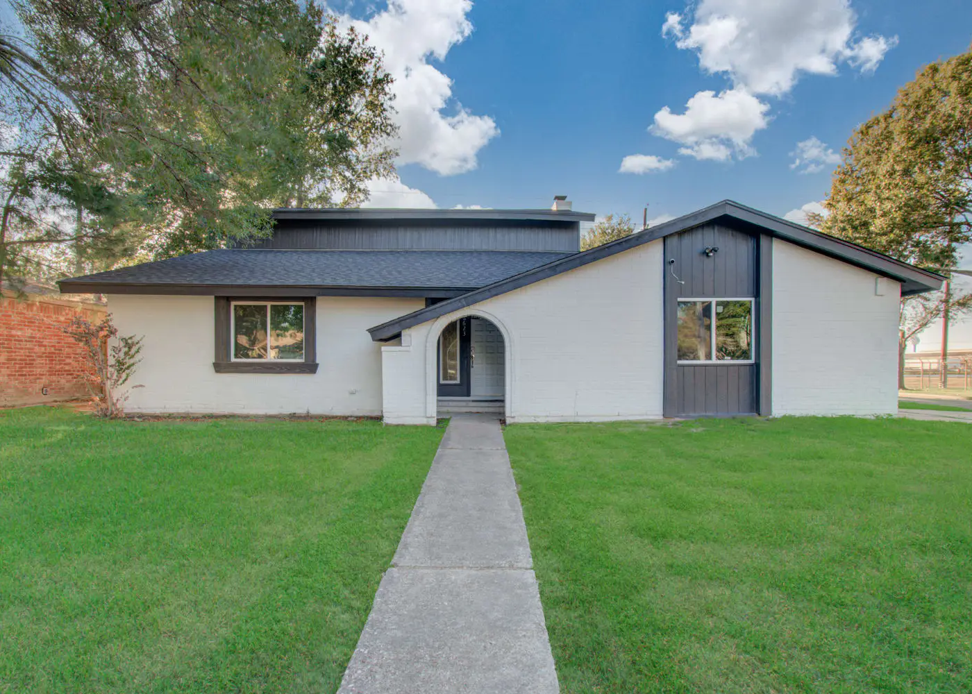 Stunning Modern Dream Home, 5-BD, Sleeps 14