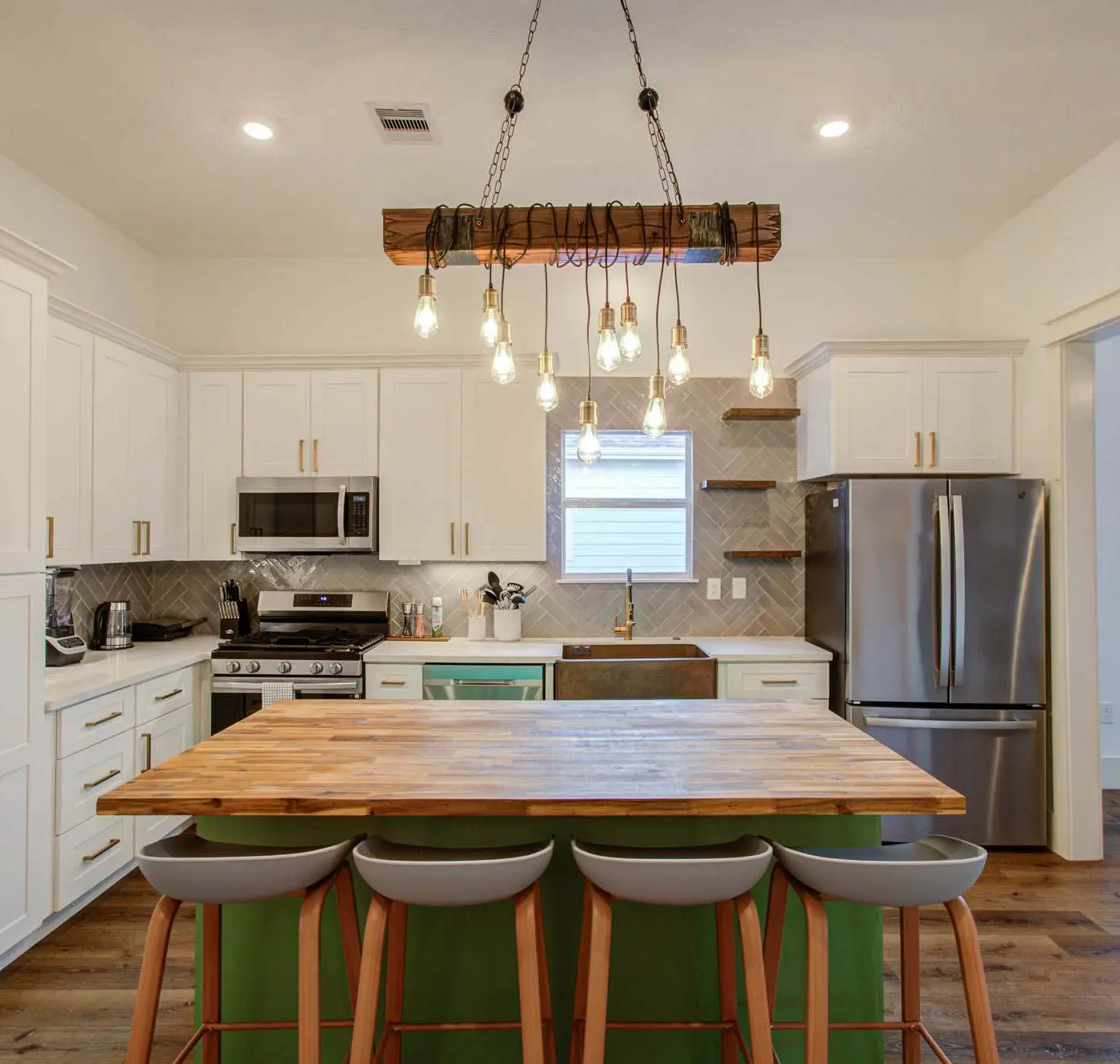 3BD Historic Charm x Modern Amenities w Hot Tub