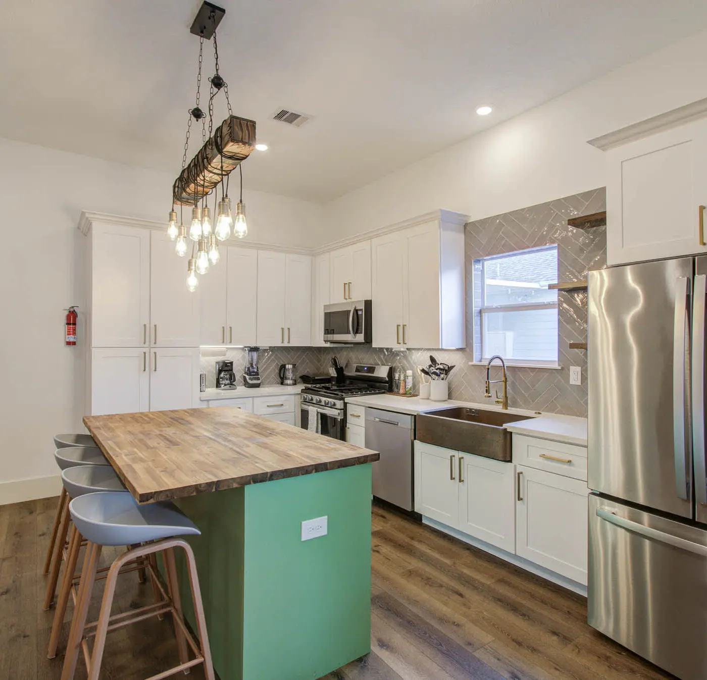 3BD Historic Charm x Modern Amenities w Hot Tub