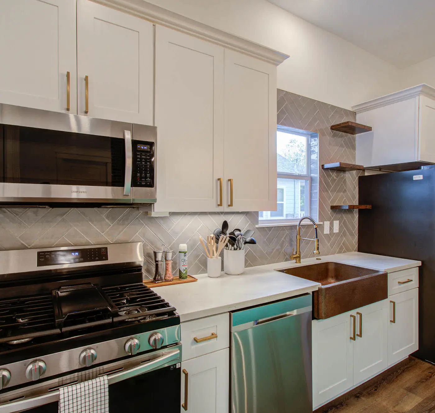 3BD Historic Charm x Modern Amenities w Hot Tub