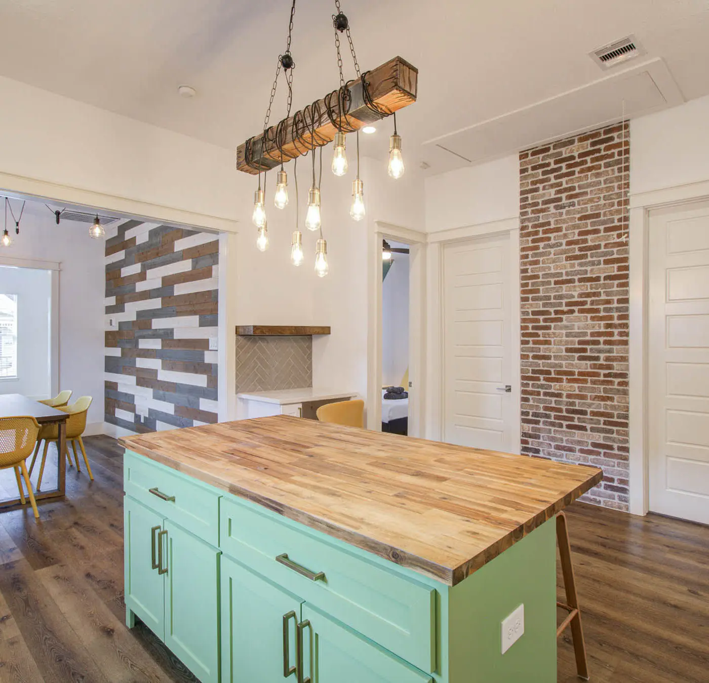 3BD Historic Charm x Modern Amenities w Hot Tub