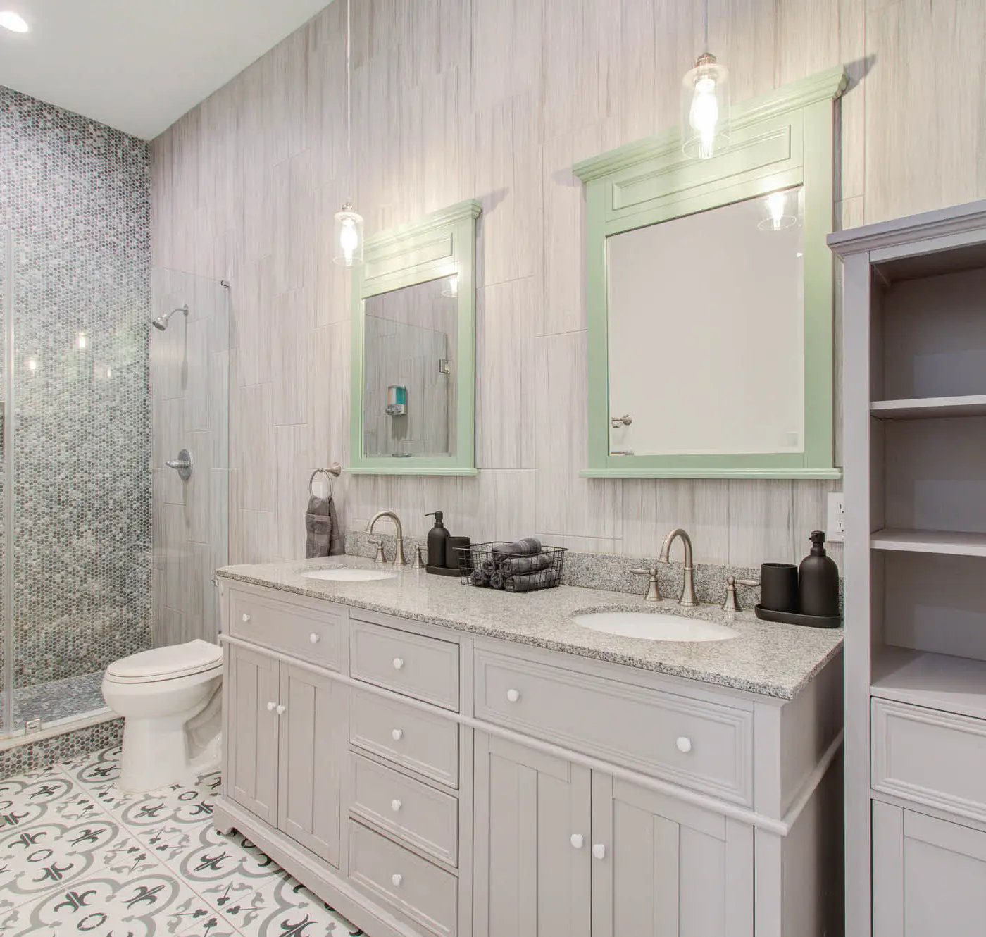 3BD Historic Charm x Modern Amenities w Hot Tub