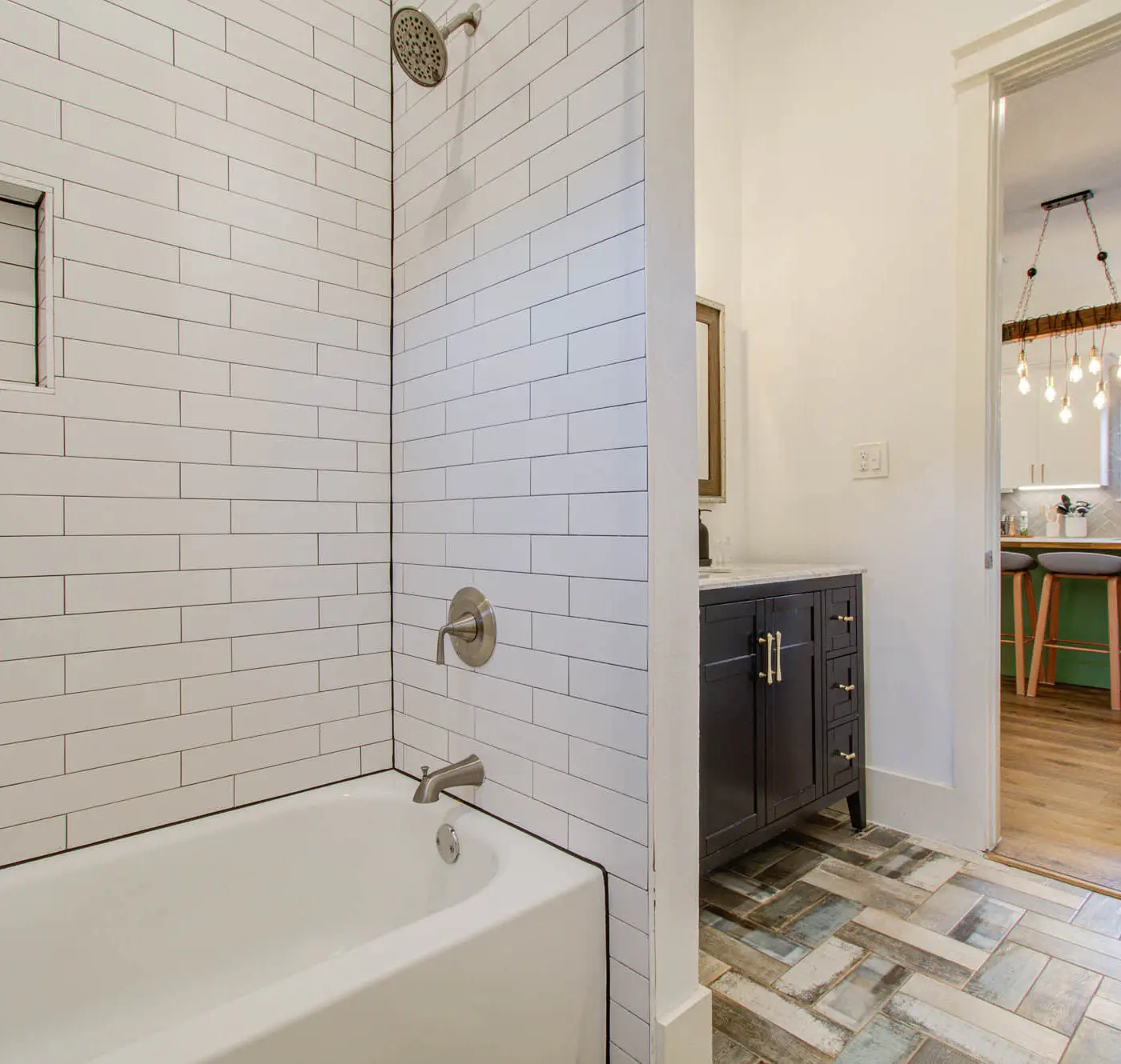 3BD Historic Charm x Modern Amenities w Hot Tub
