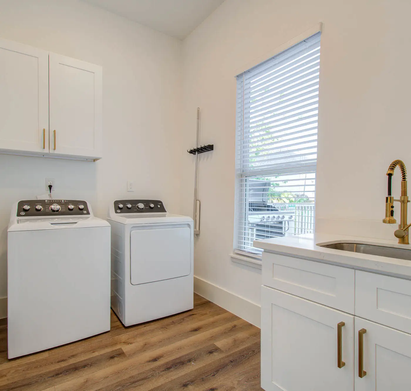 3BD Historic Charm x Modern Amenities w Hot Tub