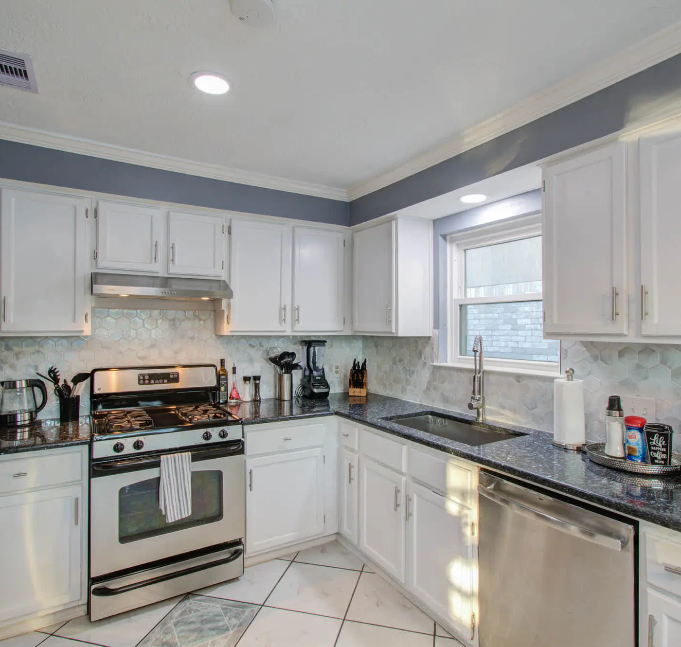 Your Houston Vacation Getaway, 4-BD, Pool, Patio