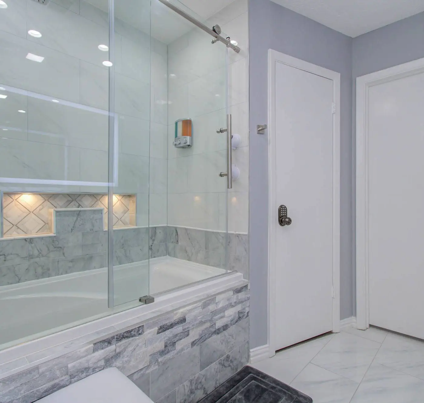 Your Houston Vacation Getaway, 4-BD, Pool, Patio