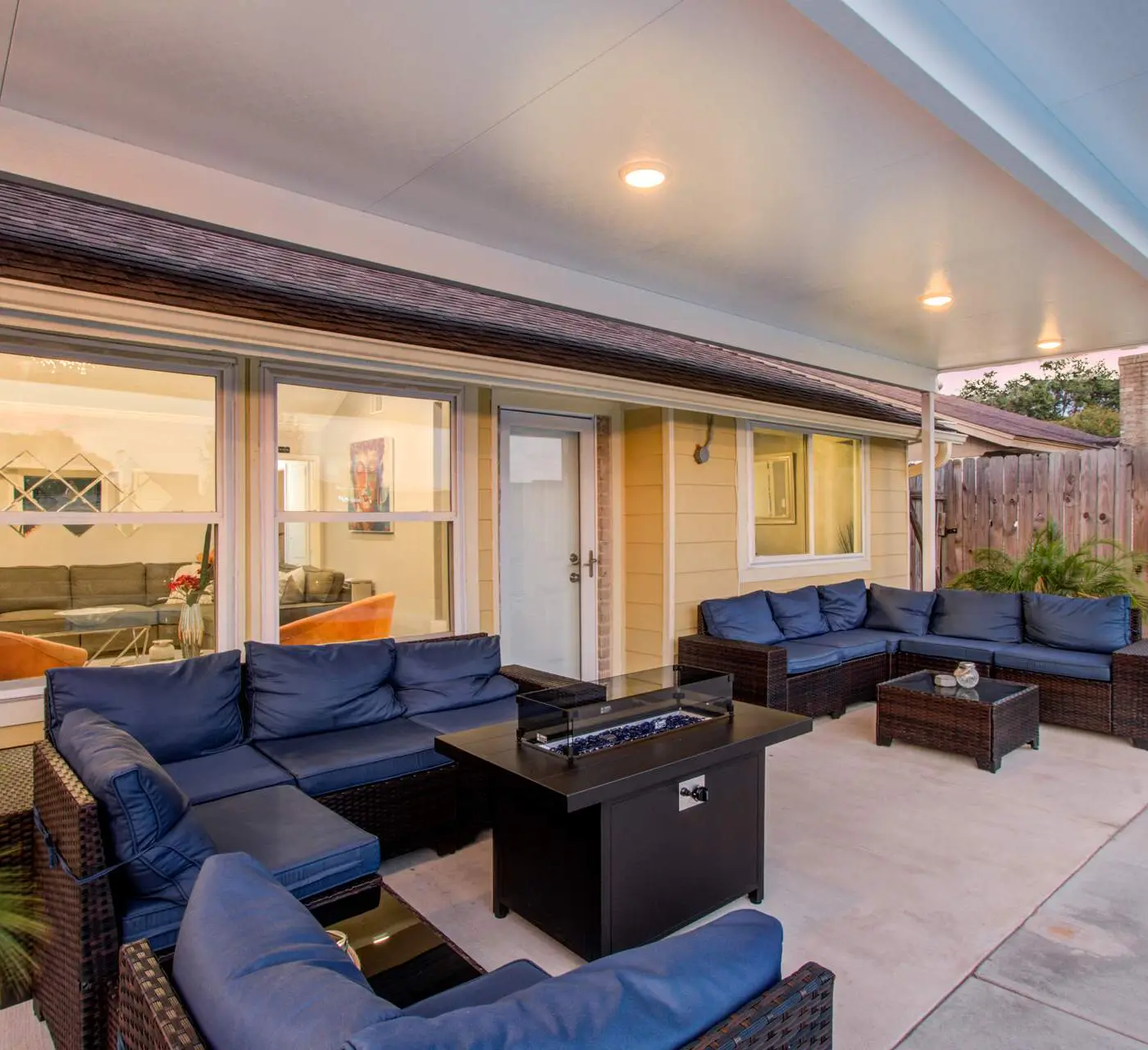 Your Houston Vacation Getaway, 4-BD, Pool, Patio