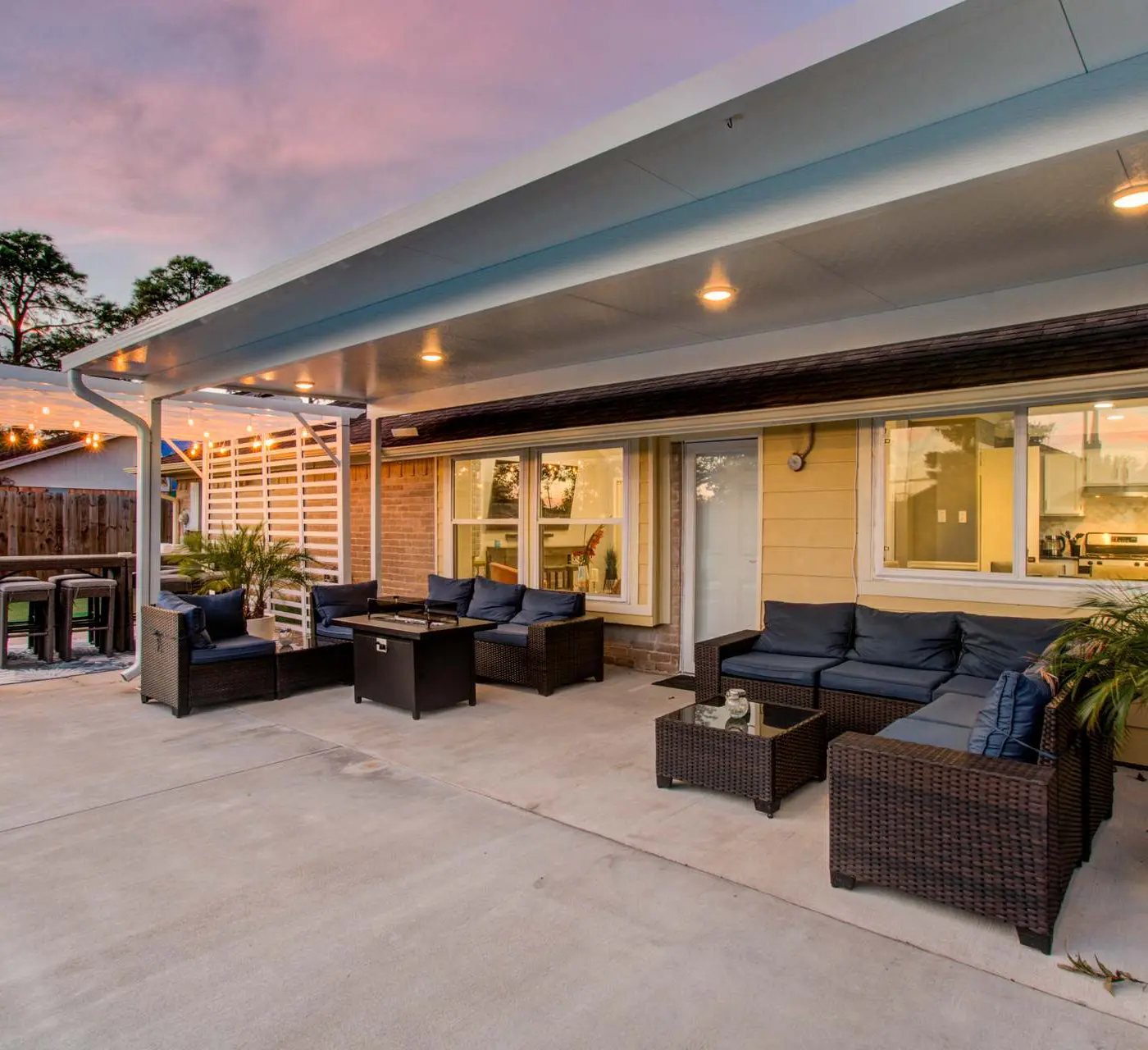 Your Houston Vacation Getaway, 4-BD, Pool, Patio