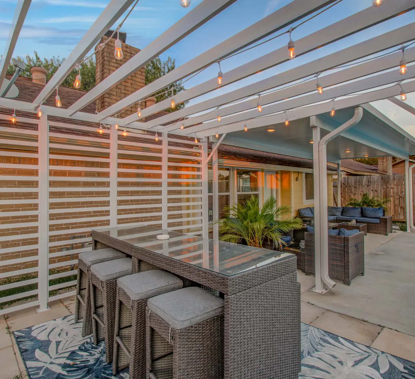 Your Houston Vacation Getaway, 4-BD, Pool, Patio