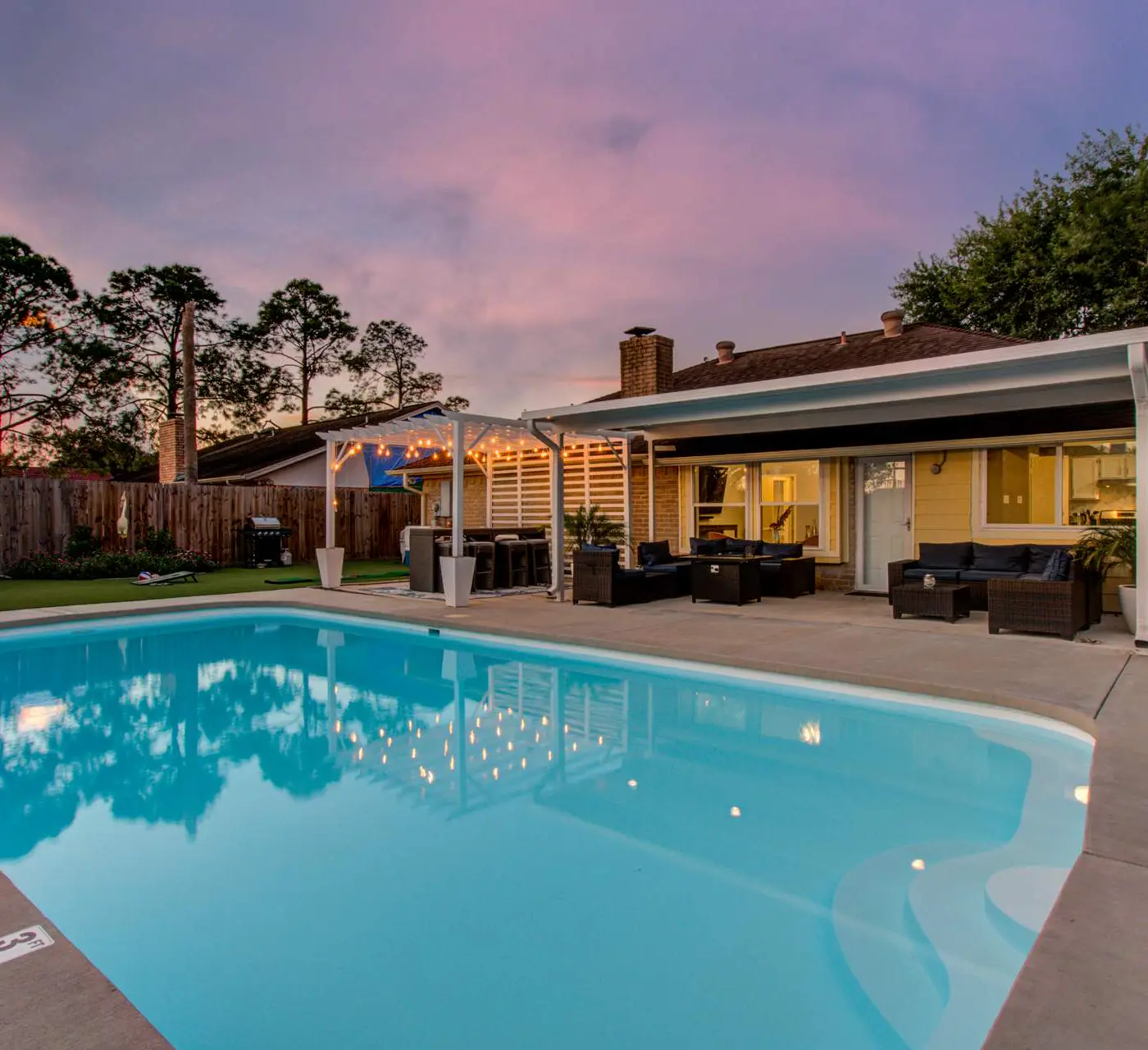 Your Houston Vacation Getaway, 4-BD, Pool, Patio