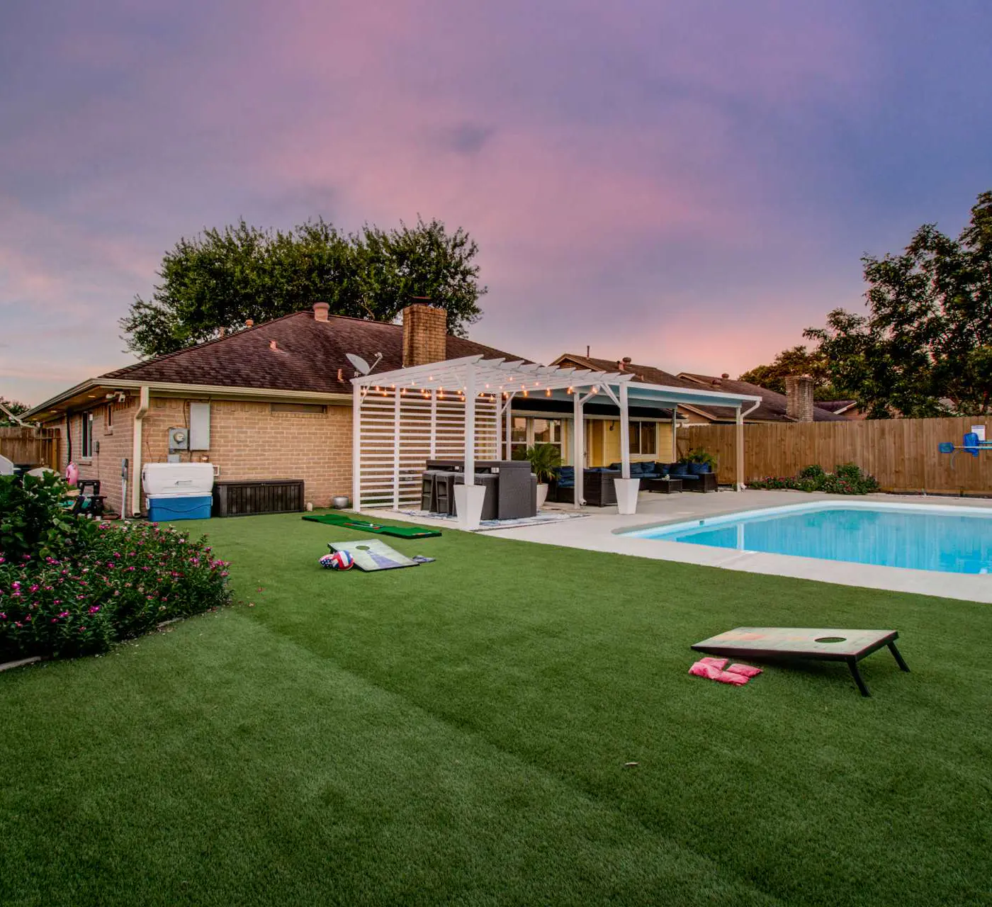 Your Houston Vacation Getaway, 4-BD, Pool, Patio