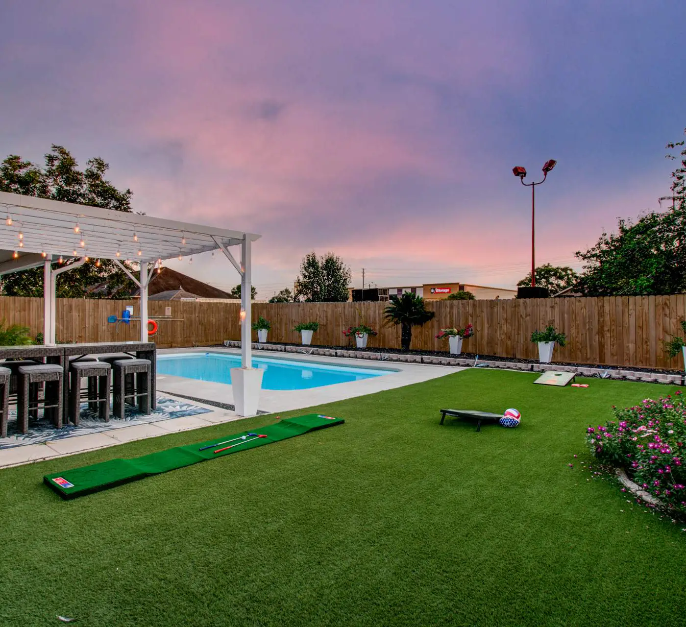 Your Houston Vacation Getaway, 4-BD, Pool, Patio