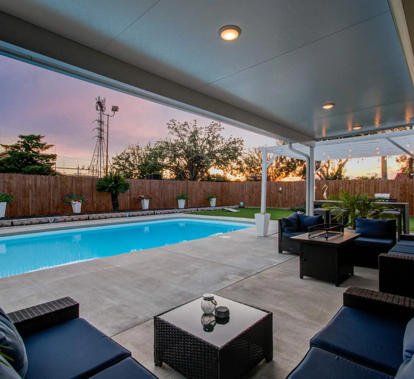 Your Houston Vacation Getaway, 4-BD, Pool, Patio