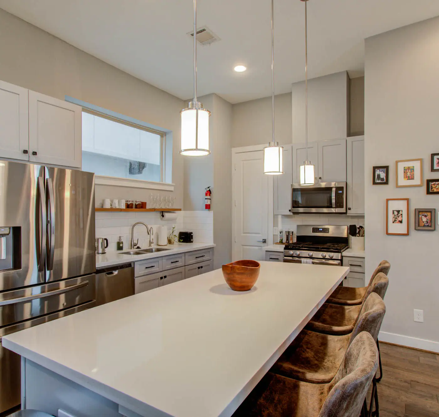 Modern Luxury 3-BD, Mins to DT w Rooftop