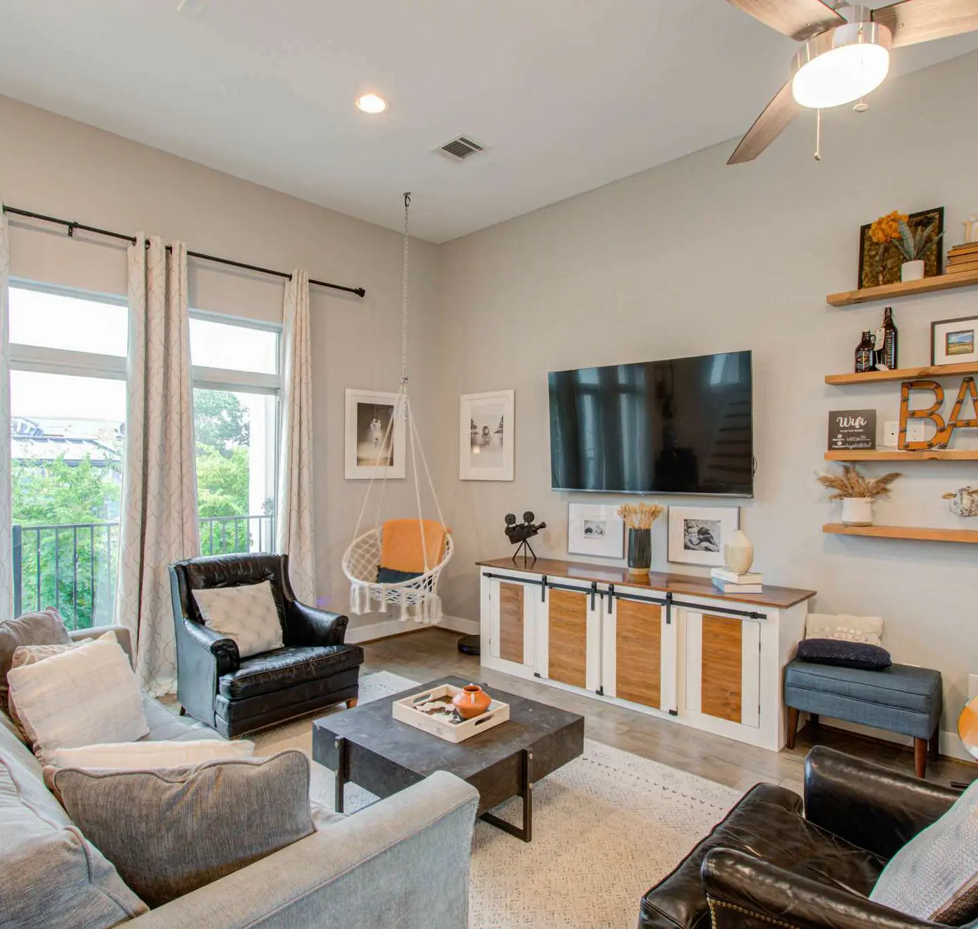 Modern Luxury 3-BD, Mins to DT w Rooftop