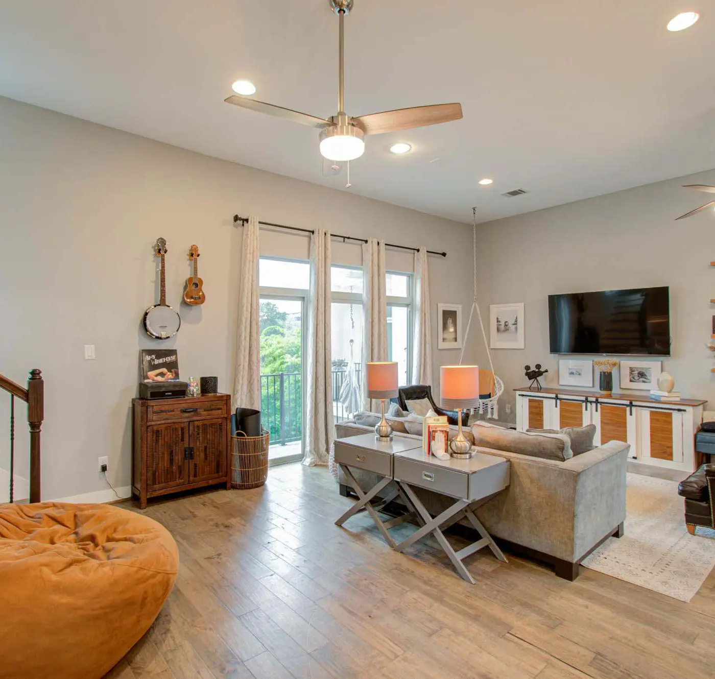 Modern Luxury 3-BD, Mins to DT w Rooftop