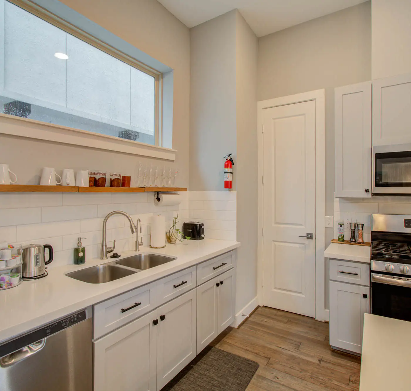 Modern Luxury 3-BD, Mins to DT w Rooftop