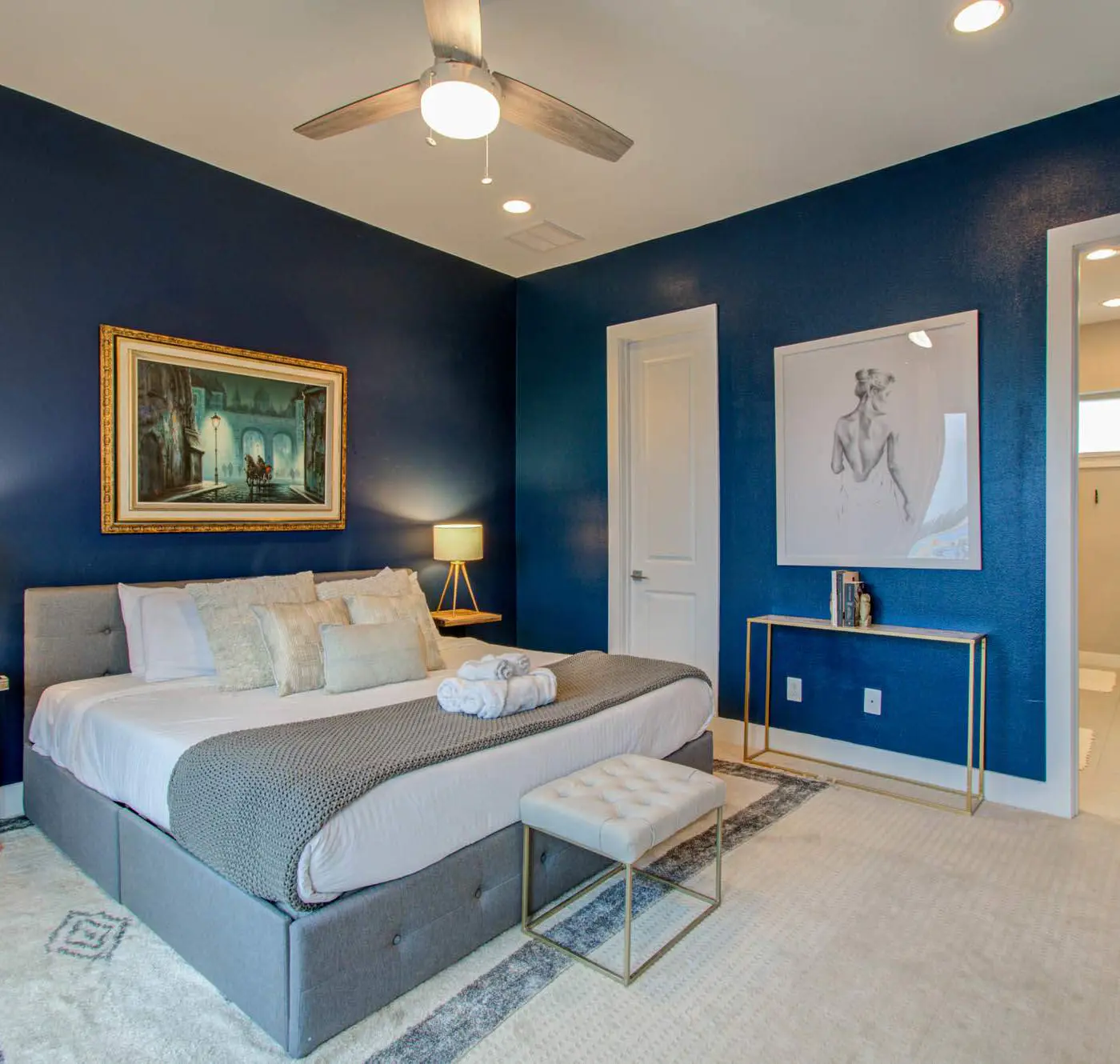 Modern Luxury 3-BD, Mins to DT w Rooftop