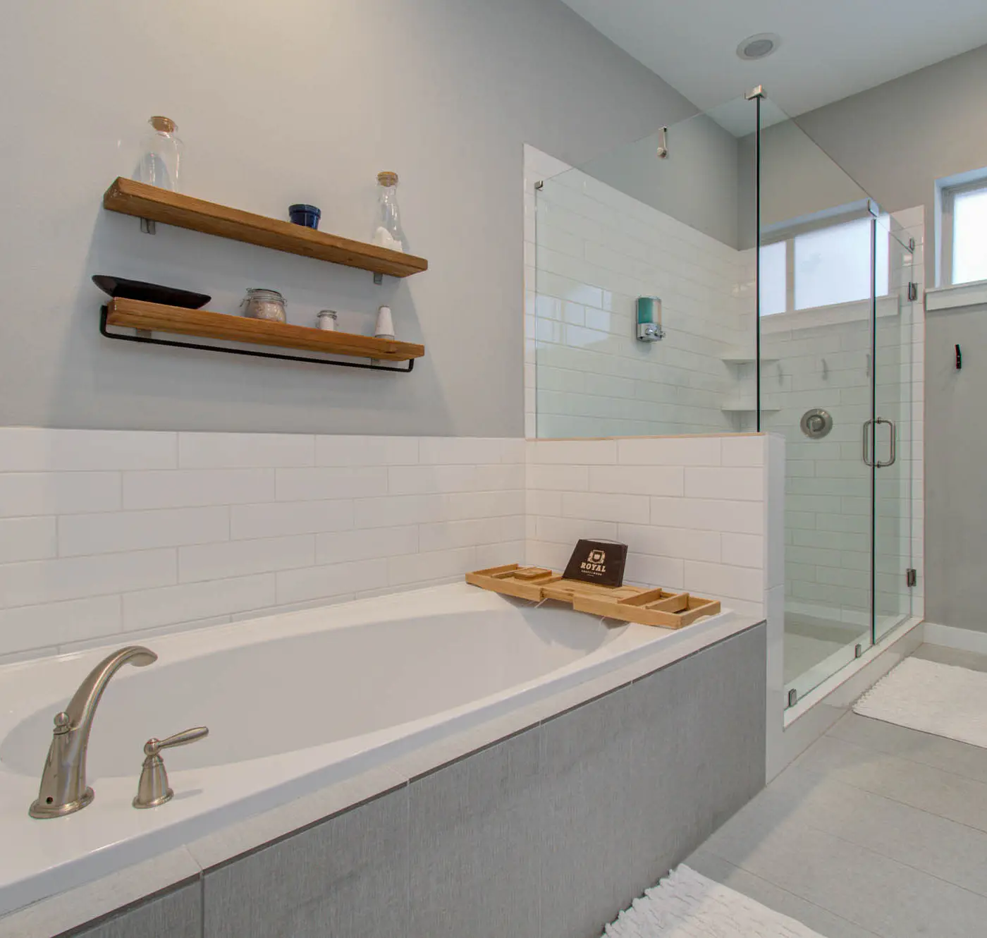 Modern Luxury 3-BD, Mins to DT w Rooftop