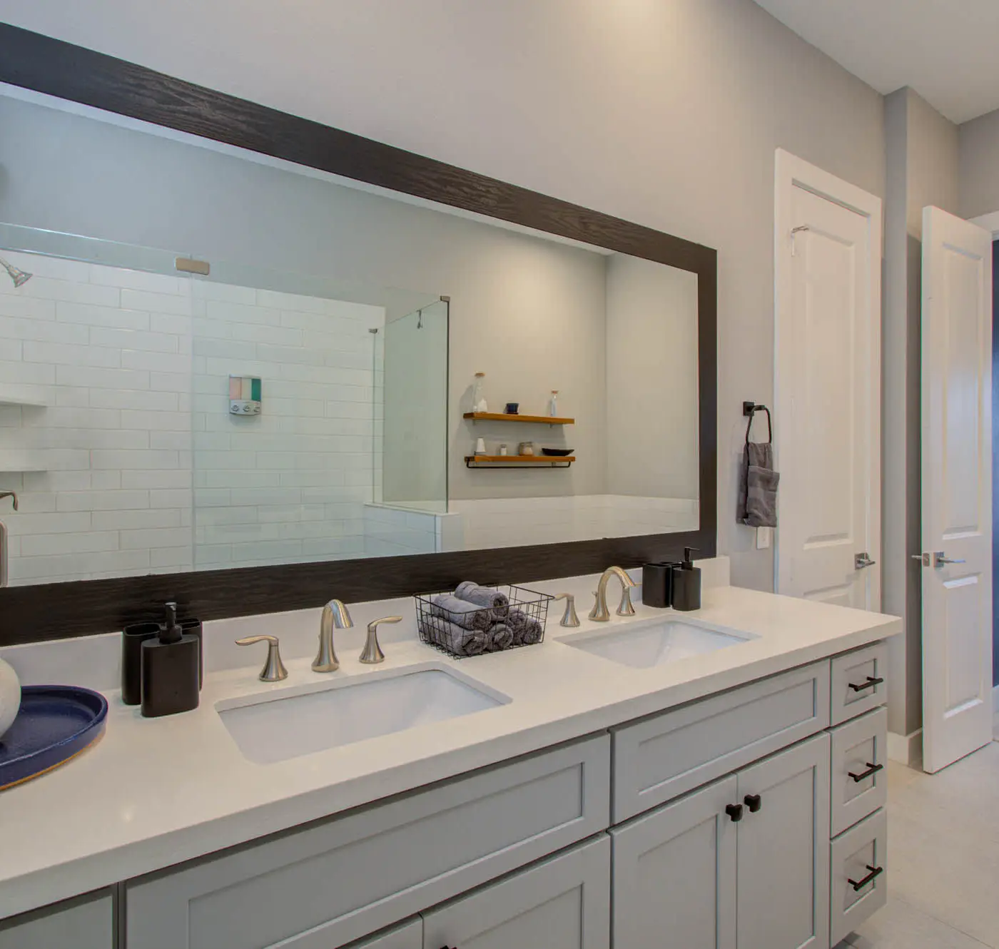 Modern Luxury 3-BD, Mins to DT w Rooftop