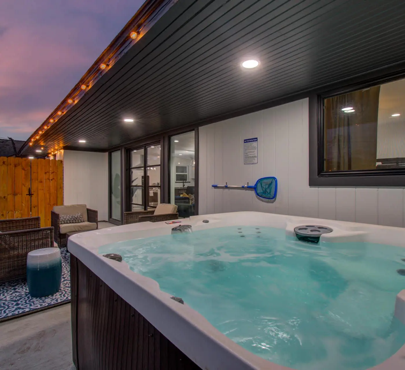 5-BD Modern Central Getaway w Hot Tub - Mins to DT