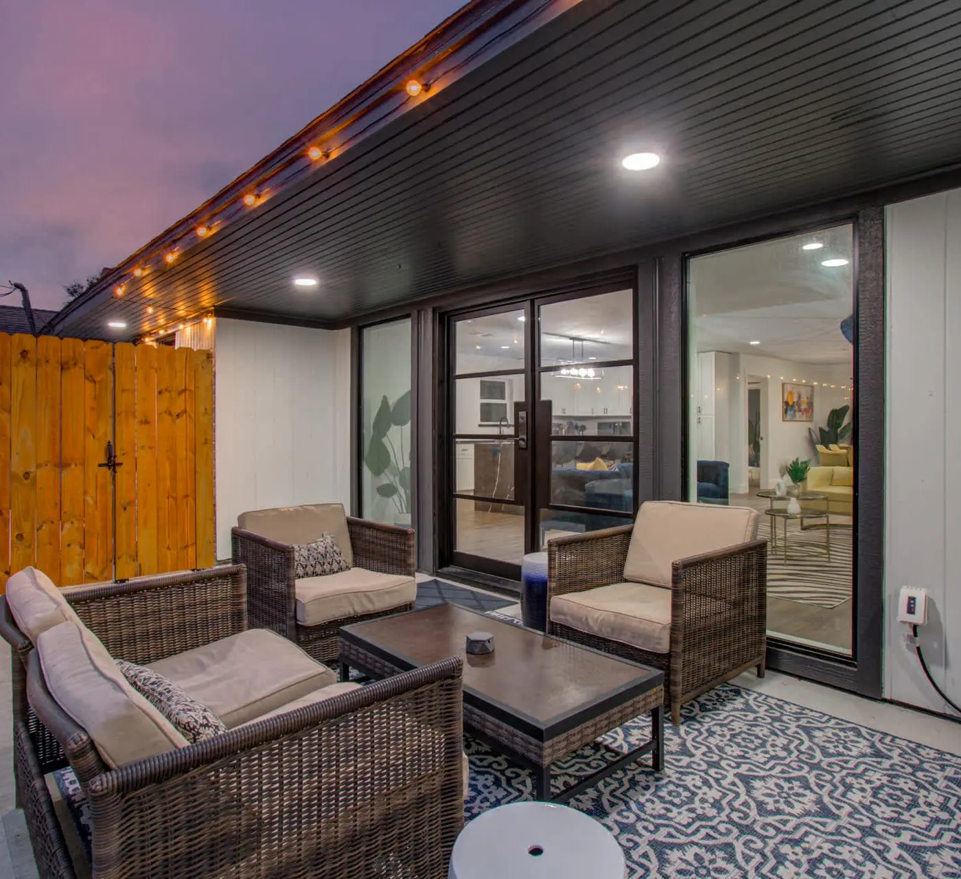 5-BD Modern Central Getaway w Hot Tub - Mins to DT