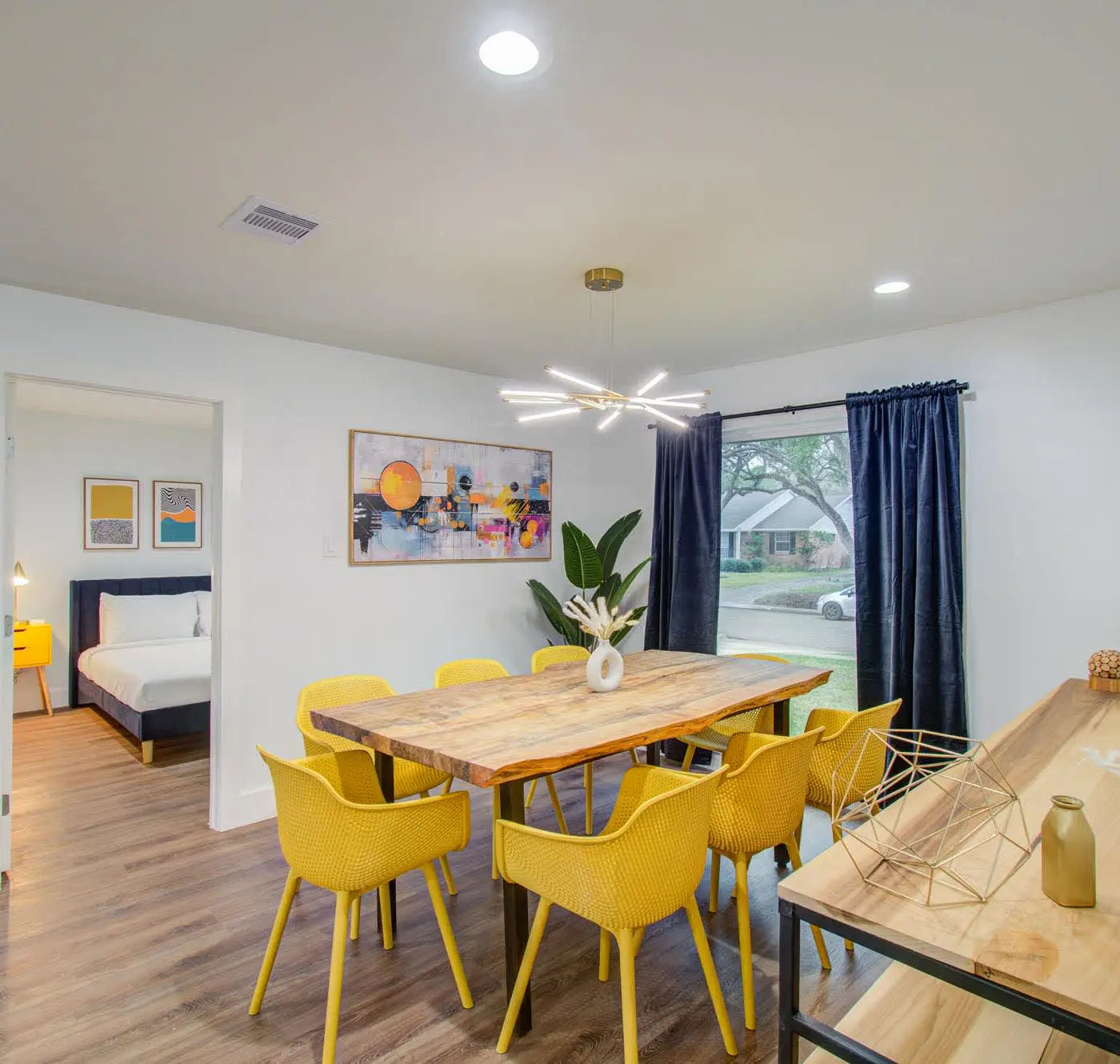 5-BD Modern Central Getaway w Hot Tub - Mins to DT