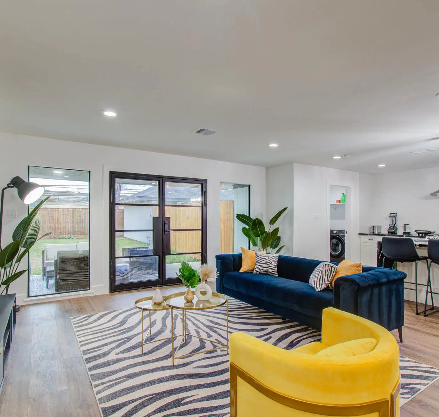 5-BD Modern Central Getaway w Hot Tub - Mins to DT