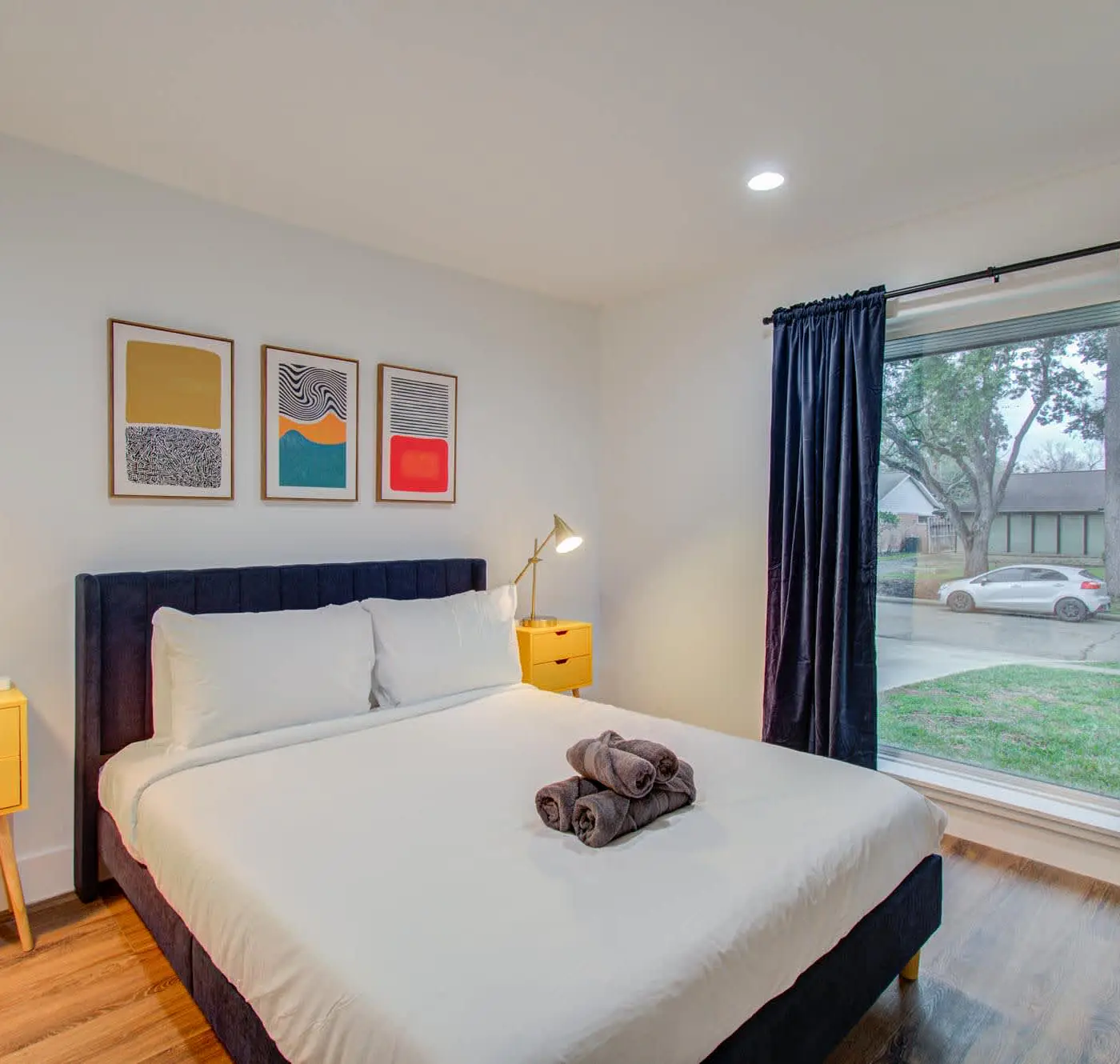 5-BD Modern Central Getaway w Hot Tub - Mins to DT