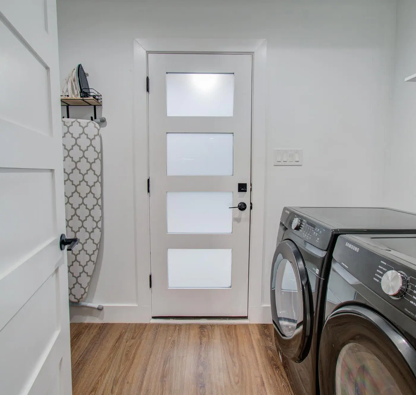 5-BD Modern Central Getaway w Hot Tub - Mins to DT