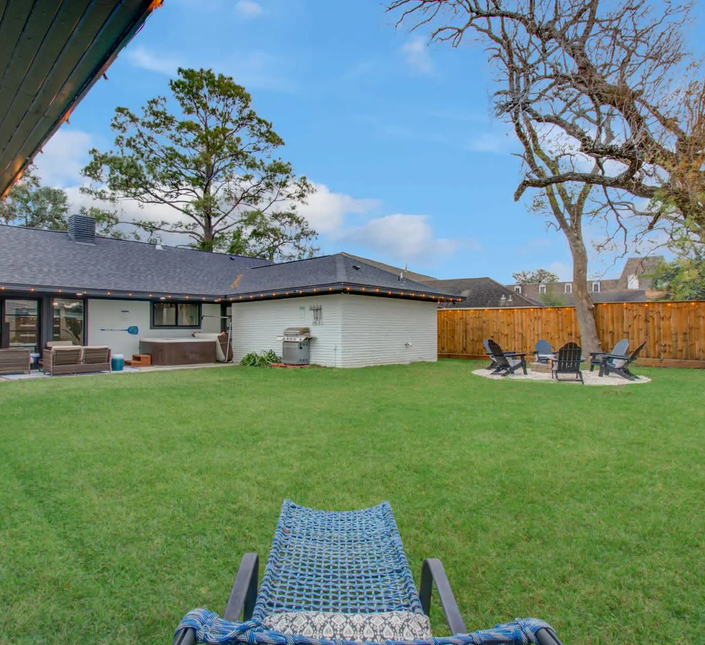 5-BD Modern Central Getaway w Hot Tub - Mins to DT