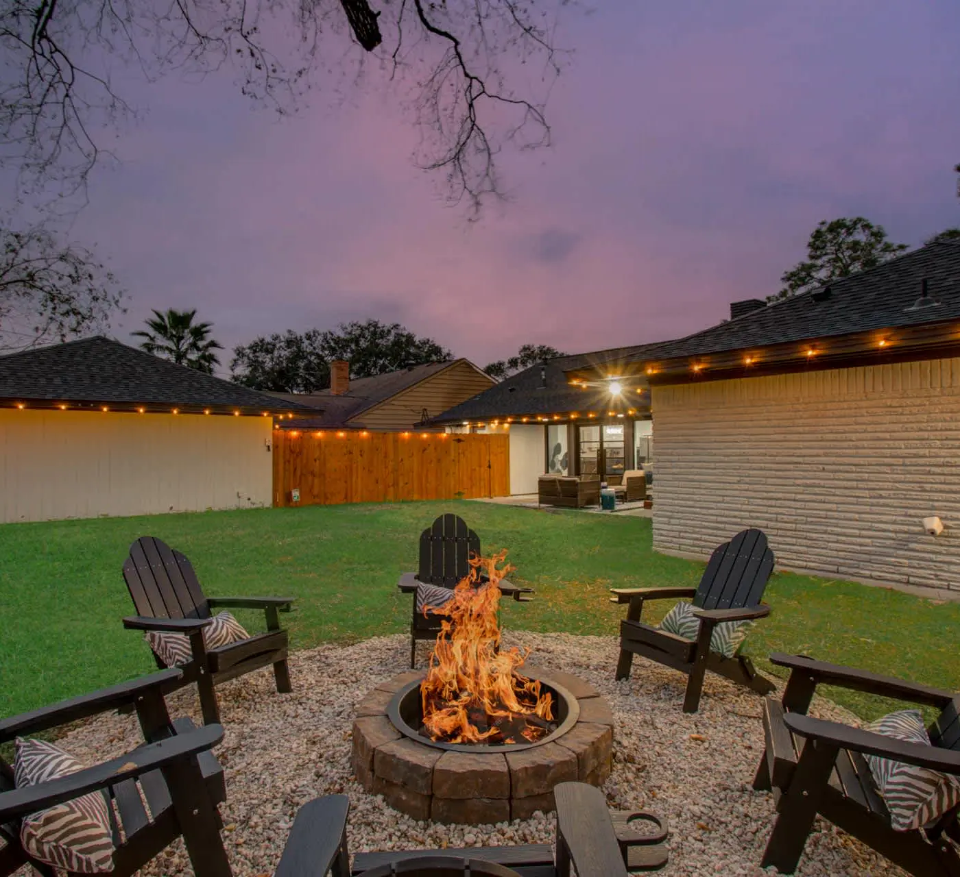 5-BD Modern Central Getaway w Hot Tub - Mins to DT