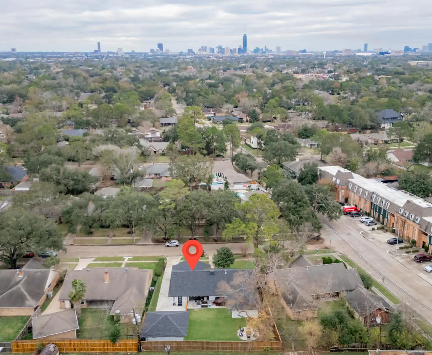 5-BD Modern Central Getaway w Hot Tub - Mins to DT