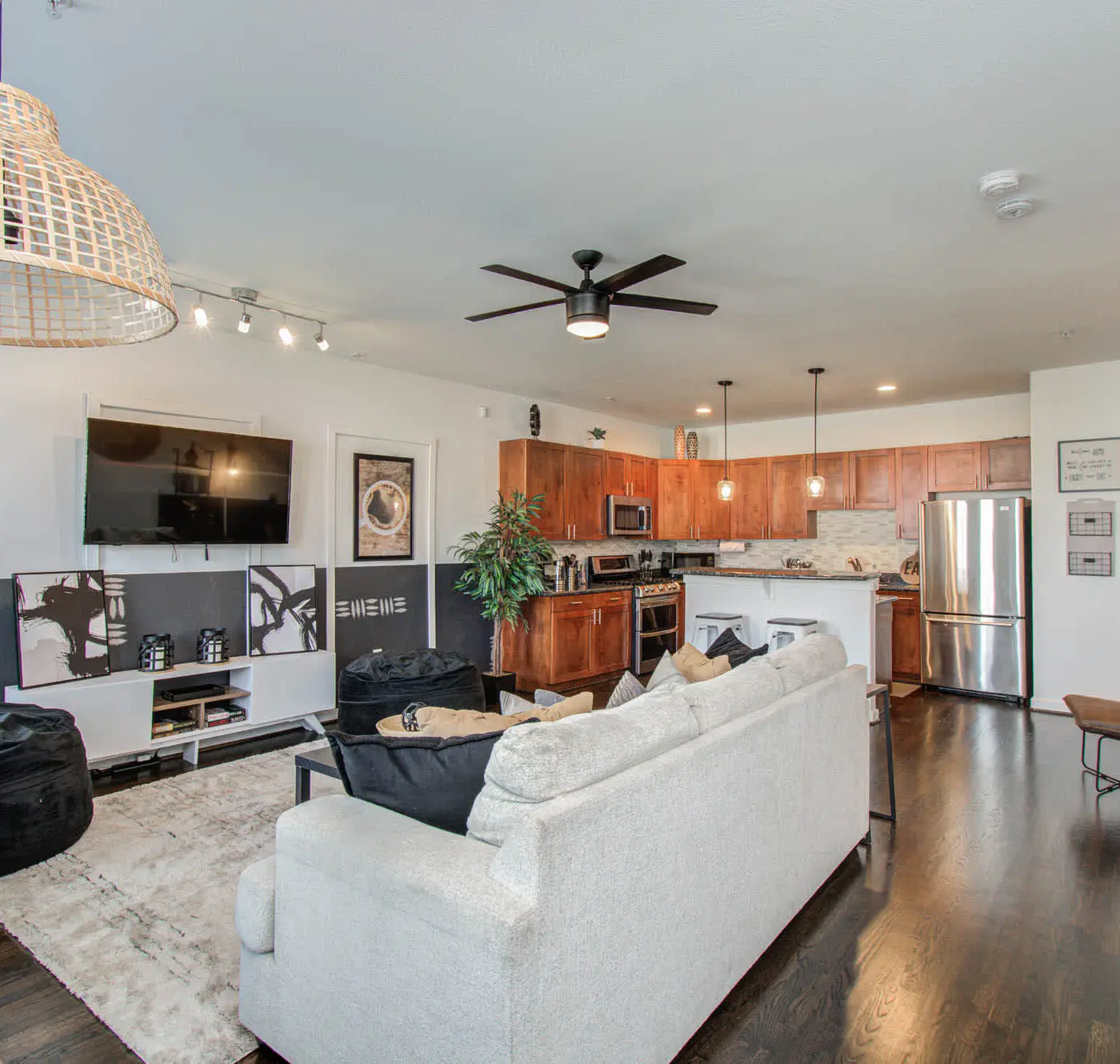 Midtown Urban Retreat | 2story 1BD/1.5BA Apartment