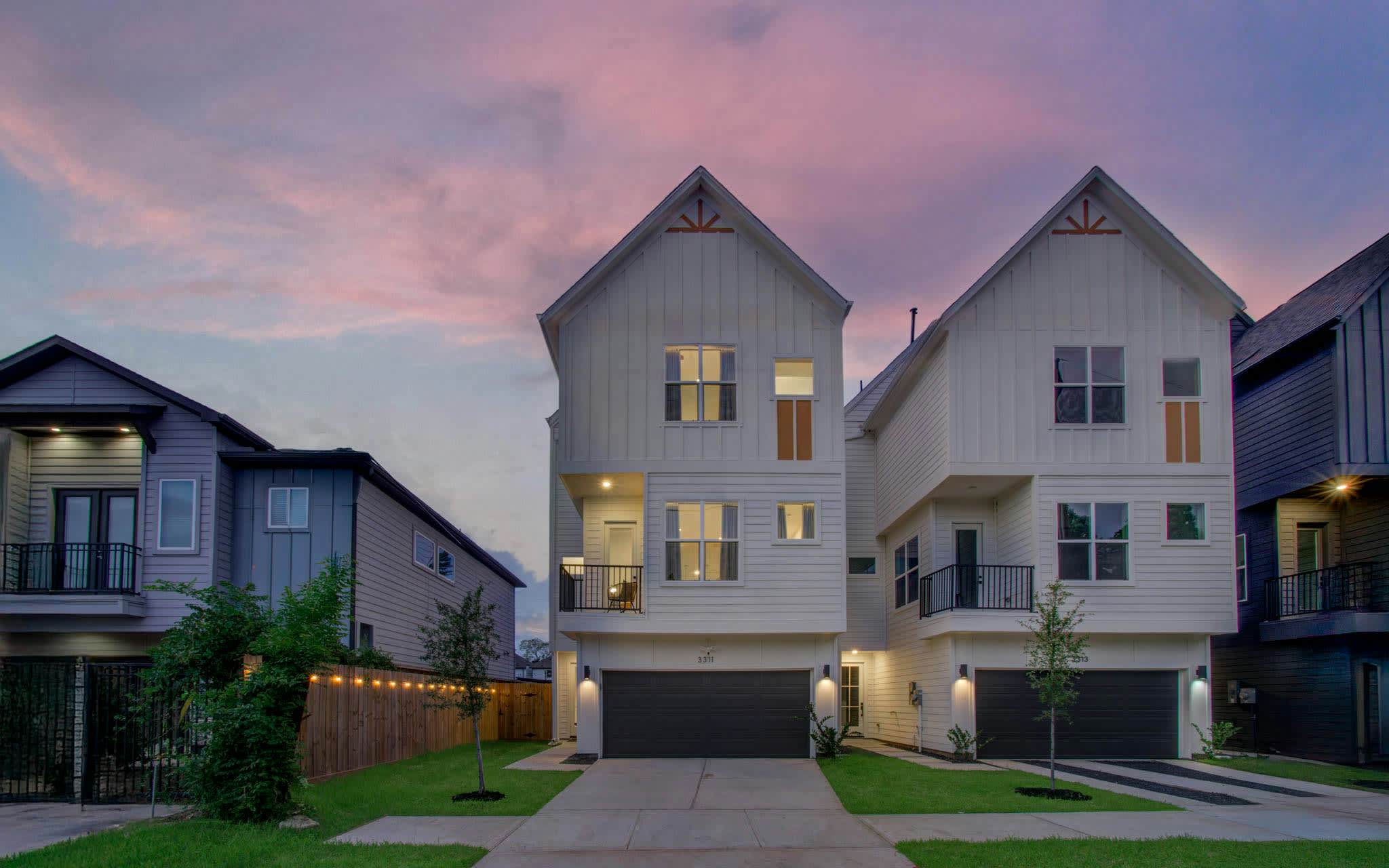 Chic & Central 3BD Townhouse, Mins to DT & Midtown