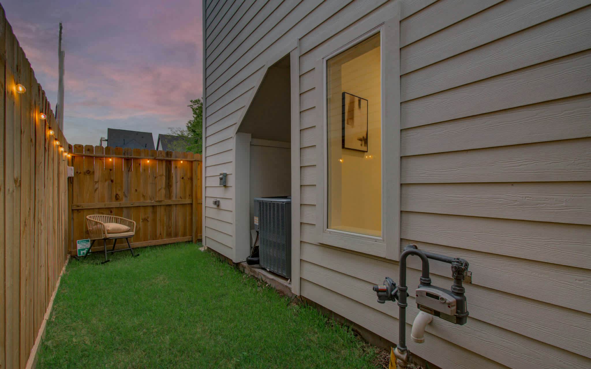 Chic & Central 3BD Townhouse, Mins to DT & Midtown