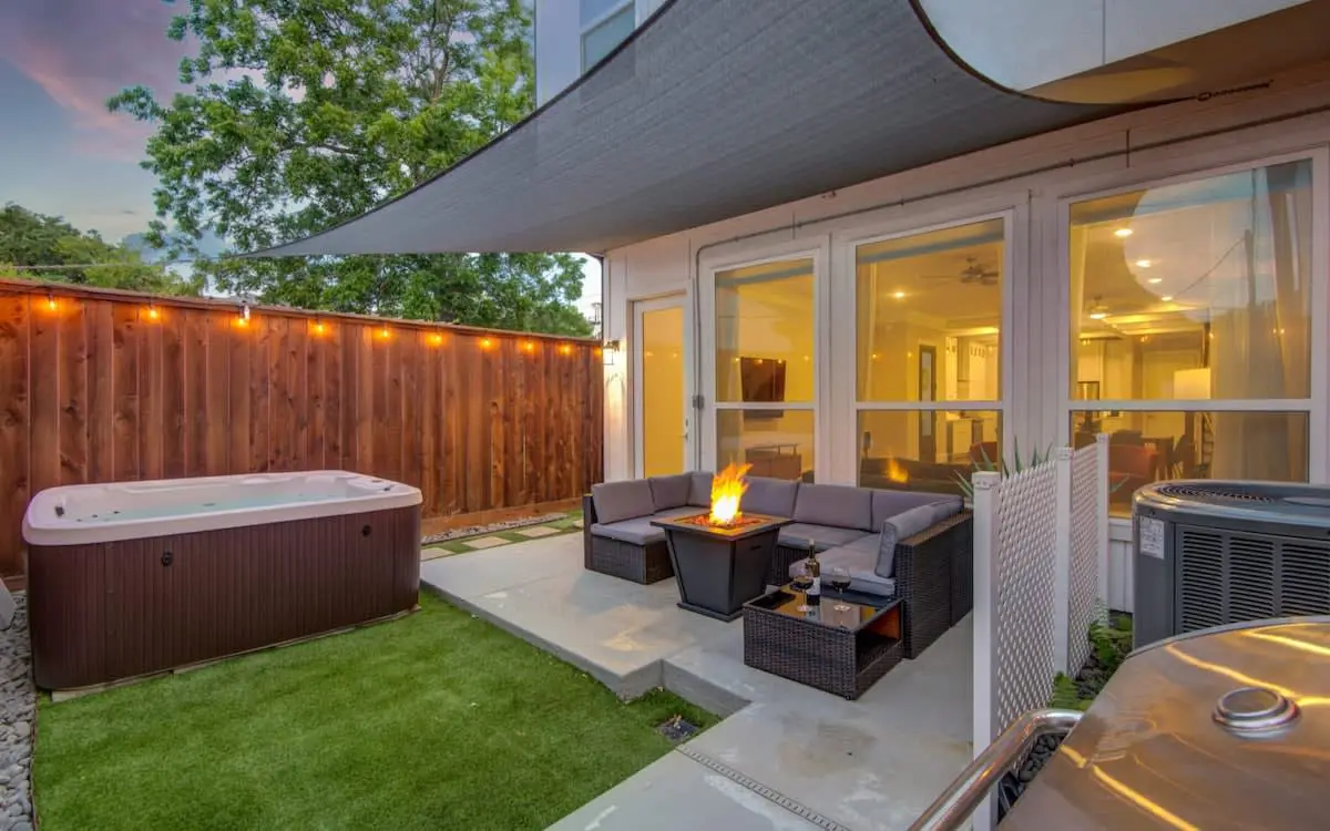 Houston Central Location - Stylish with Jacuzzi