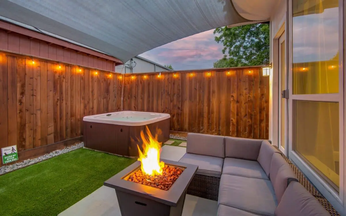 Houston Central Location - Stylish with Jacuzzi